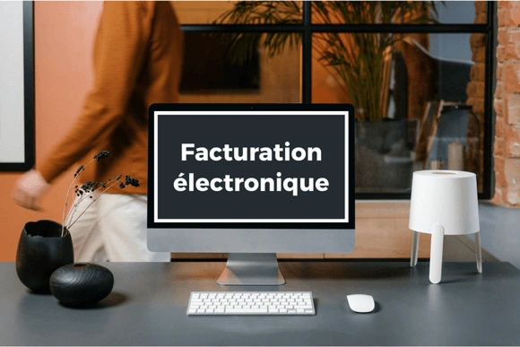 un ordinateur qui affiche le texte 